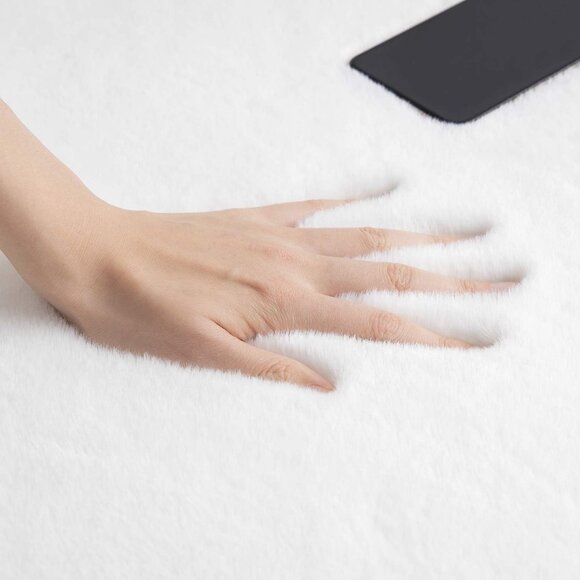 Ultra Soft Faux Rabbit Fur Rug  2 x 3 Feet - Picture 5 of 6